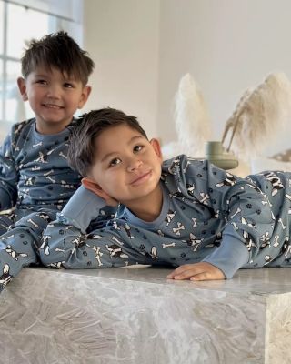 Wusstest du, dass der Stoff des Pyjamas den Schlaf deines Kindes beeinflussen kann? 😴 Kinder decken sich nachts oft ab,...